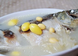 黄豆鲈鱼汤的做法