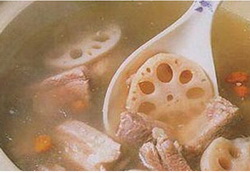 莲藕瘦肉汤的做法